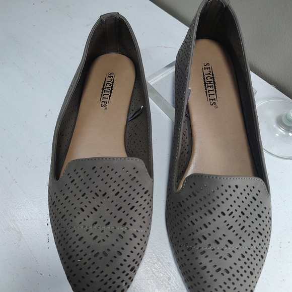 Seychelles pointy toe flats olive green punched open design Size 6.5 Womens - Picture 8 of 13